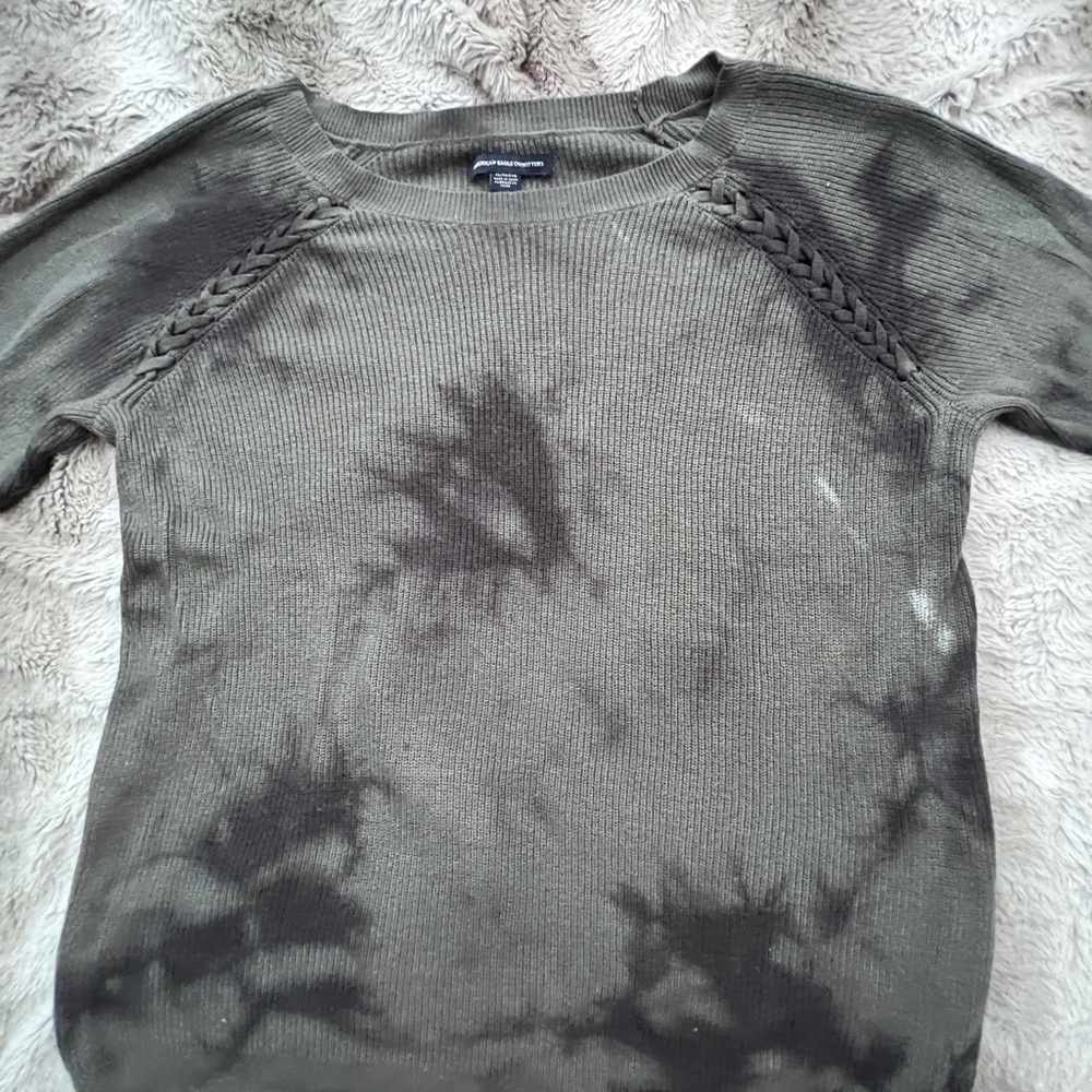 American Eagle Outfitters knit sweater Green/black tie dye
Braided sleeve